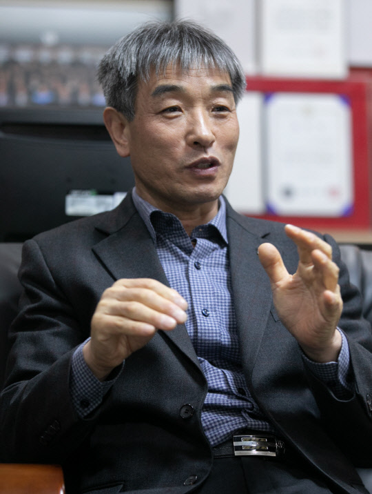 풀뿌리 골목상권 하현수 전주남부시장상인회장(현 전국상인연합회장) 인터뷰.  박동욱기자 fufus@